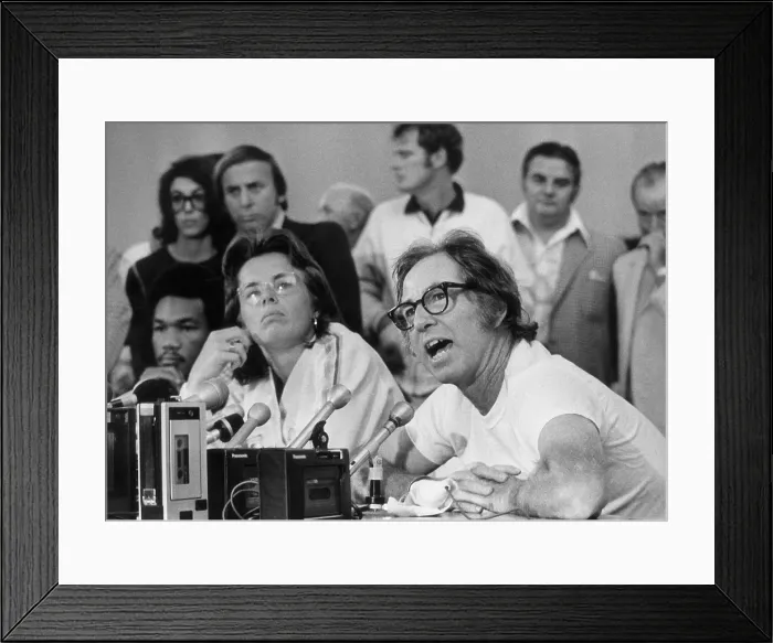 Framed Print : Billie Jean King and Bobby Riggs, 1973 Framed Print : Billie Jean King and Bobby Riggs, 1973