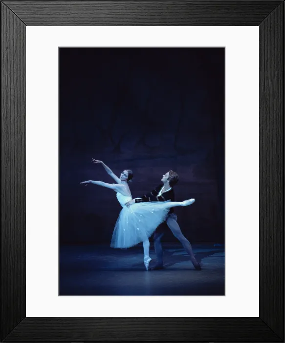 Framed Print : Sibley and Baryshnikov in 'Giselle' Framed Print : Sibley and Baryshnikov in 'Giselle'