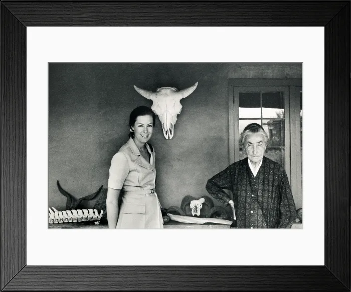 Framed Print : Georgia O'Keeffe with Judith Searle, 1971 Framed Print : Georgia O'Keeffe with Judith Searle, 1971