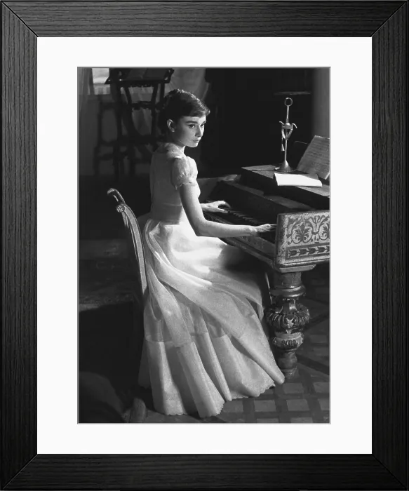 Framed Print : Audrey Hepburn, British Actress Framed Print : Audrey Hepburn, British Actress