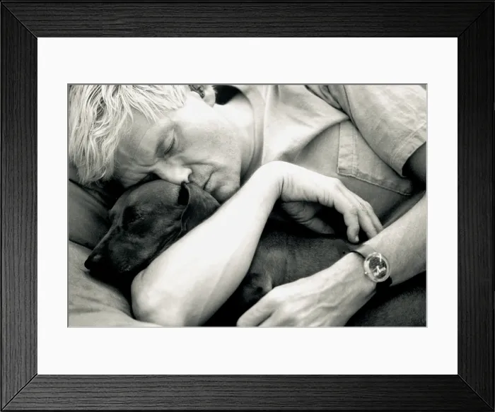 Framed Print : David Hockney with Dachshund Framed Print : David Hockney with Dachshund