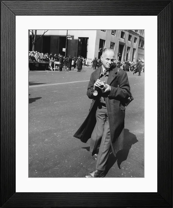 Framed Print : Henri Cartier-Bresson