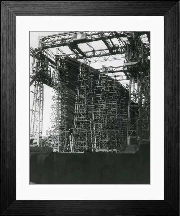 Framed Print : Construction of the Titanic, 1910 Framed Print : Construction of the Titanic, 1910