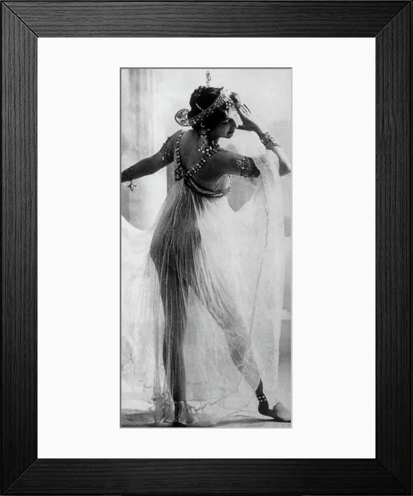 Framed Print : Mata Hari, Dutch Exotic Dancer and Courtesan Framed Print : Mata Hari, Dutch Exotic Dancer and Courtesan