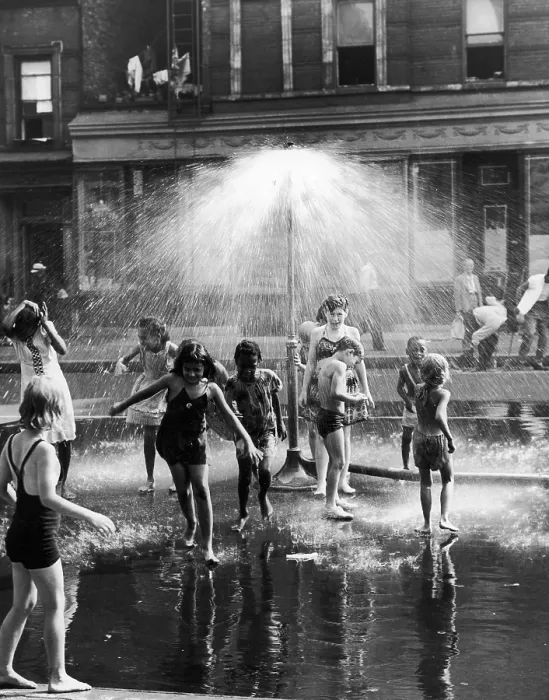 Framed Print : Children Playing, NYC, 1954 Framed Print : Children Playing, NYC, 1954