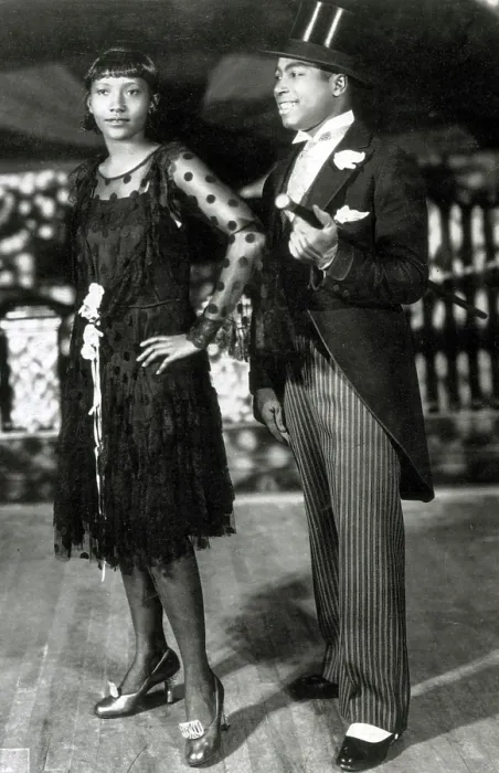 Framed Print : Two Fashionable Black Dancers at the Cotton Club, History, Nostalgia Framed Print : Two Fashionable Black Dancers at the Cotton Club, History, Nostalgia