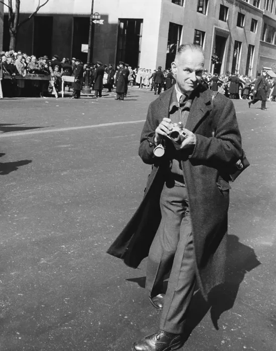 Framed Print : Henri Cartier-Bresson