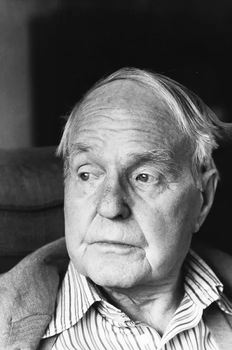 Framed Print : Henry Moore, 1984 Framed Print : Henry Moore, 1984