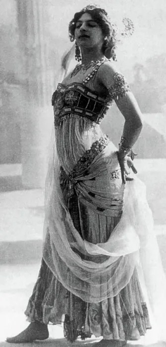 Framed Print : Mata Hari, Dutch Exotic Dancer and Courtesan Framed Print : Mata Hari, Dutch Exotic Dancer and Courtesan