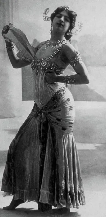 Framed Print : Mata Hari, Dutch Exotic Dancer and Courtesan Framed Print : Mata Hari, Dutch Exotic Dancer and Courtesan