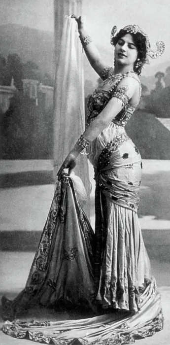 Framed Print : Mata Hari, Dutch Exotic Dancer and Courtesan Framed Print : Mata Hari, Dutch Exotic Dancer and Courtesan