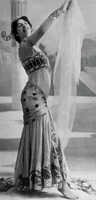 Framed Print : Mata Hari, Dutch Exotic Dancer and Courtesan Framed Print : Mata Hari, Dutch Exotic Dancer and Courtesan