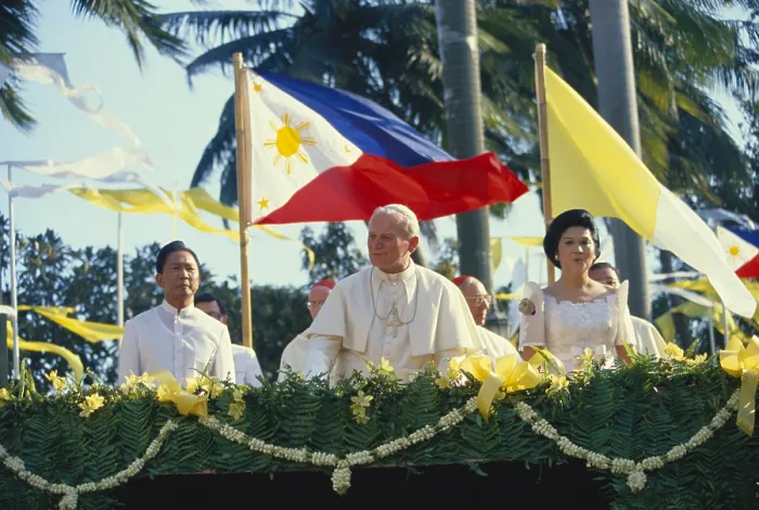 Framed Print : Pope John Paul II Visiting Philippines