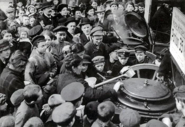 Framed Print : WWI, Berlin Soup Kitchen, 1916