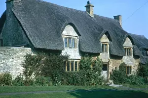 Building Prints: Cottage with thatched roof