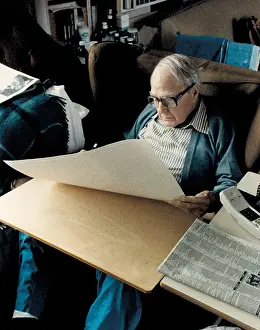 Sculptors Prints: Henry Moore Signing Prints
