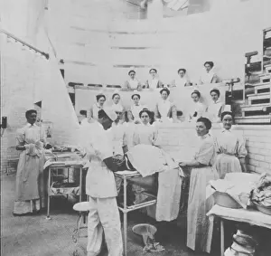 1800s Prints: Nurses observing an operation, 1899