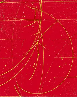 Particle Tracks in Cloud Chamber