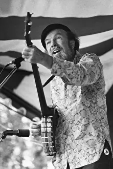 Guitarist Prints: Pete Seeger, 1975